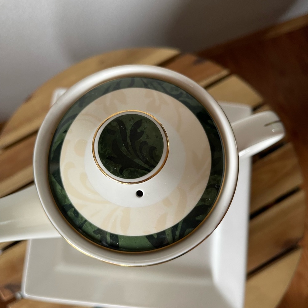 Elegant TeaPot from Hallmark Home Collection - Picture 5 of 6
